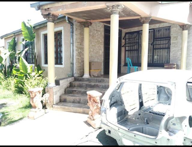 8 BEDROOM HOUSE FOR SALE IN BEZUIDENHOUT VALLEY